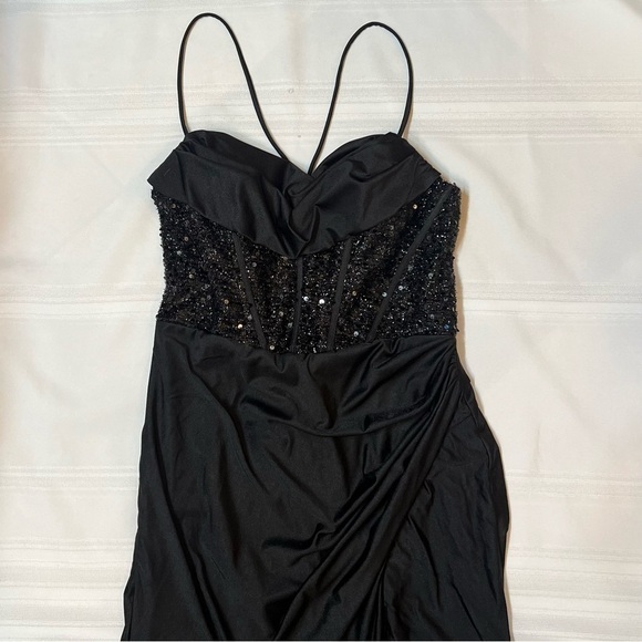 Corset Gown Sequin Bodice Mermaid‎ Train Slit Blk See measurements EUC 
💥SALE💥 - Picture 5 of 9